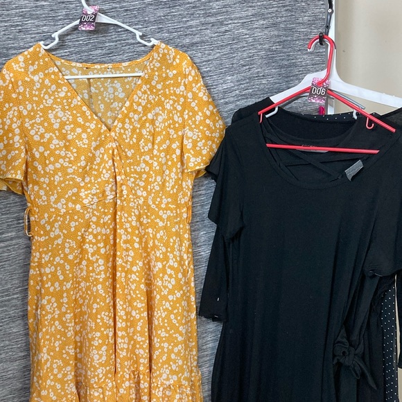 5pc bundle dresses 4 black & 1 yellow - Picture 1 of 1